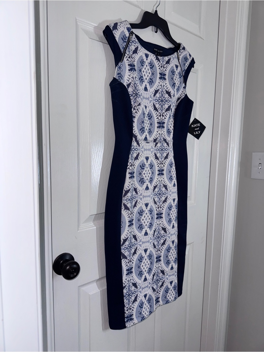 Kate and Lily Navy and Light Blue Patterned Cap-Sleeve Sheath Dress size 4 NWT - Picture 5 of 12